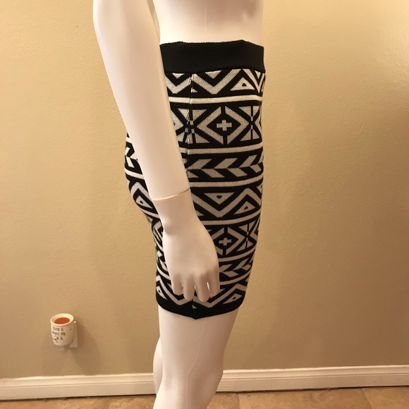 Forever 21 Bandage Mini Skirt Womens Size Small Black White y2k Bodycon - Picture 7 of 10
